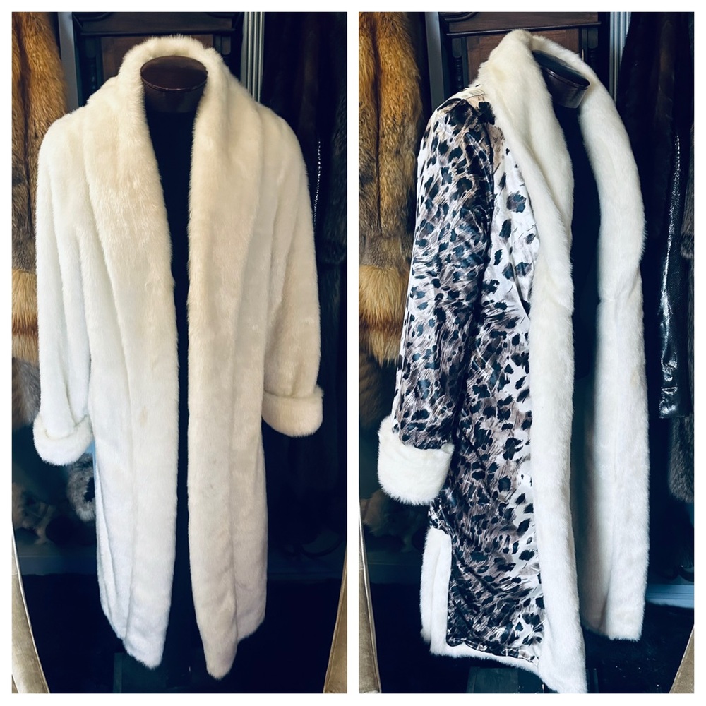 Dennis Basso Elegant Full Length White Faux Fur Coat w/Leopard Print Lining